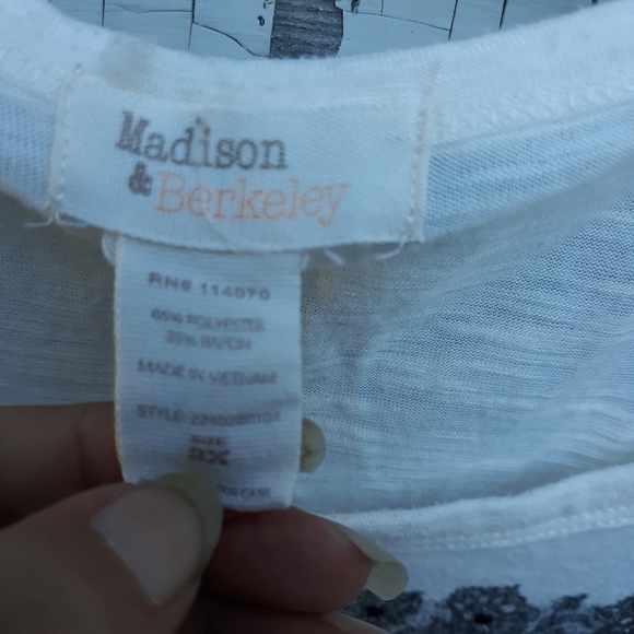 🌟 Madison & Berkeley shirt size 3x - Picture 3 of 4